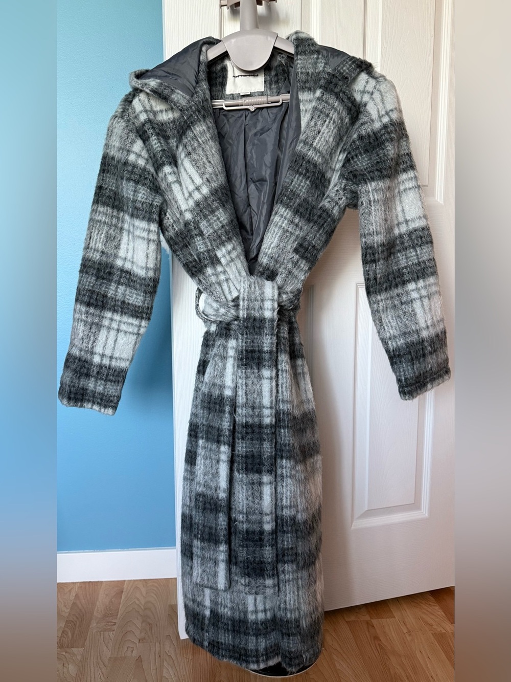 NWOT American Eagle Outfitters Gray & Black Plaid Hooded Belted Coat